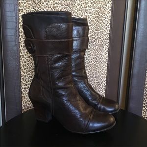 Born mid calf boots size 8